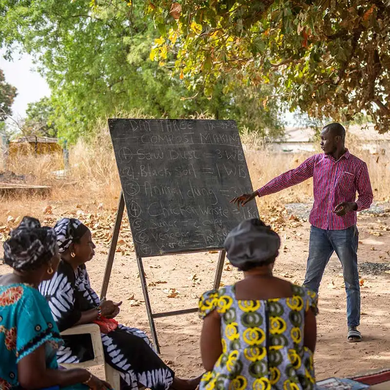 Schulungen im ökologischen Gartenbau bilden eine Grundlage des Projekts.
© Bente Stachowske Schulungen im ökologischen Gartenbau bilden eine Grundlage des Projekts.
